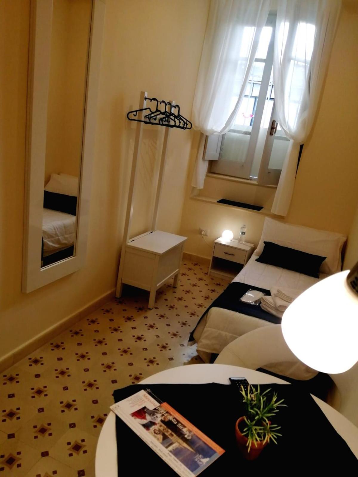 Suleima B&B Messina Centro Quarto foto